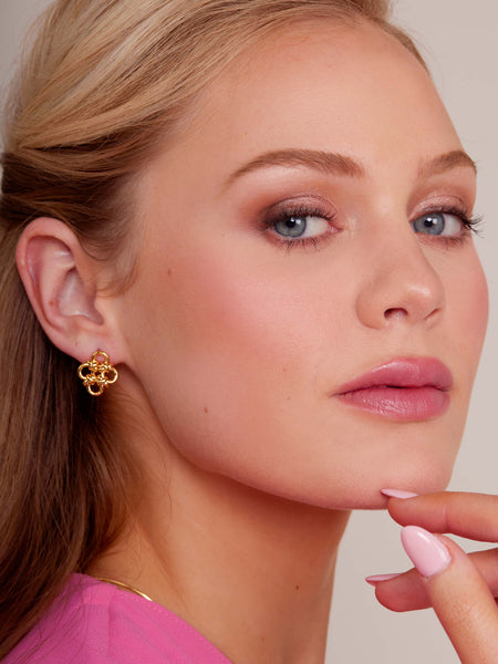 Interwoven Knotted Clover Stud Earring: GLD