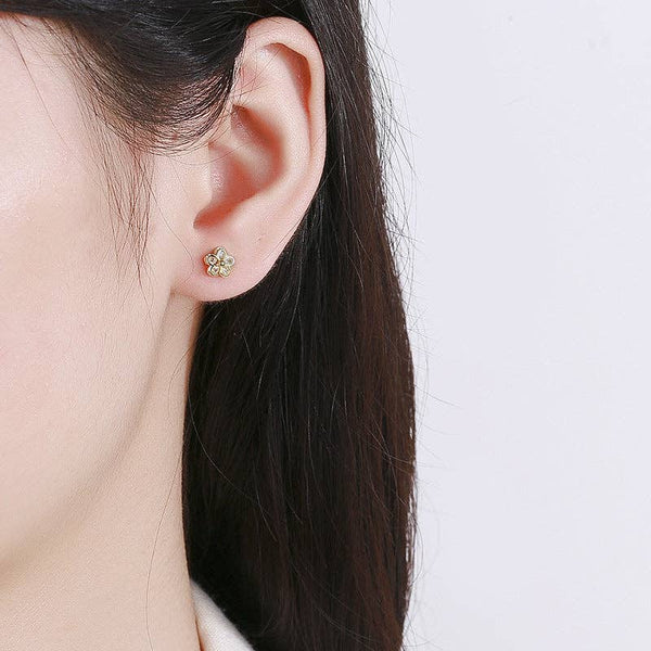 Tiny Flower Screw Back Stud Earrings in 925 Sterling Silver: Silver