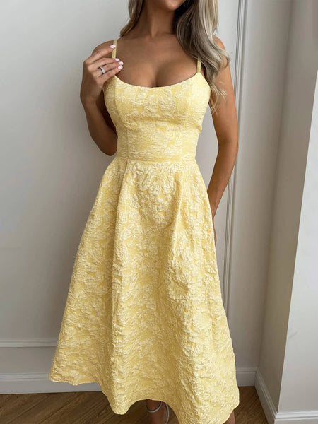 Textured Floral Jacquard Midi Dress with Sweetheart Neckline: Pink / M