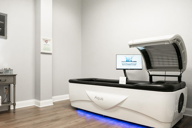 An image of our RenuvaSkin FSR with Hydromassage Bed.