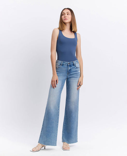 VERVET MID RISE MEDIUM WASH CLEAN CUT RAW HEM WIDE JEANS / 26