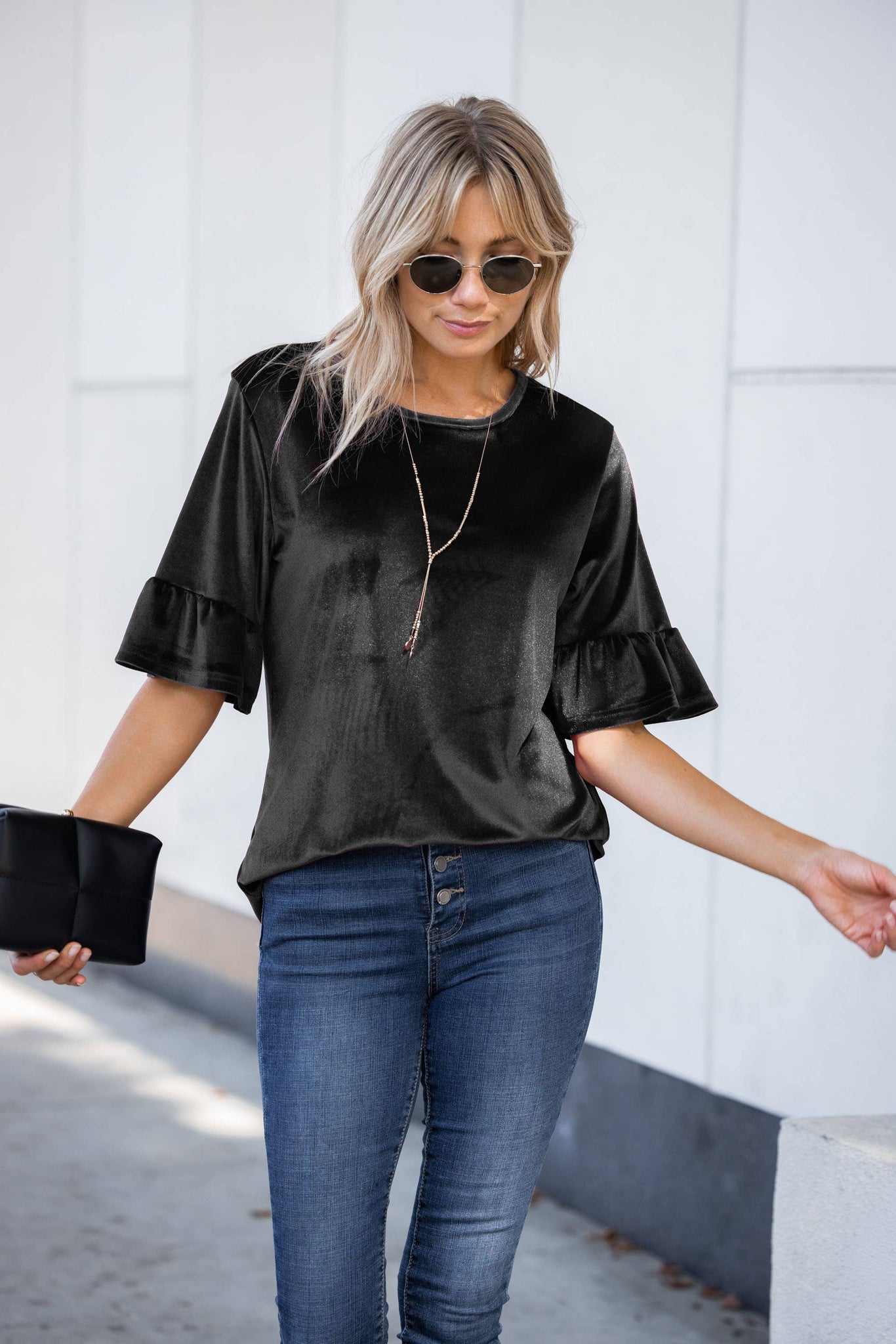 Velvet Relaxed Ruffle Sleeve: VELVET BLACK / Large