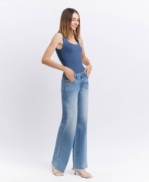 VERVET MID RISE MEDIUM WASH CLEAN CUT RAW HEM WIDE JEANS / 26